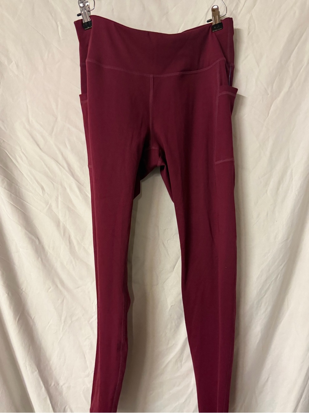 High-Waist Burgundy Leggings with Side Pockets